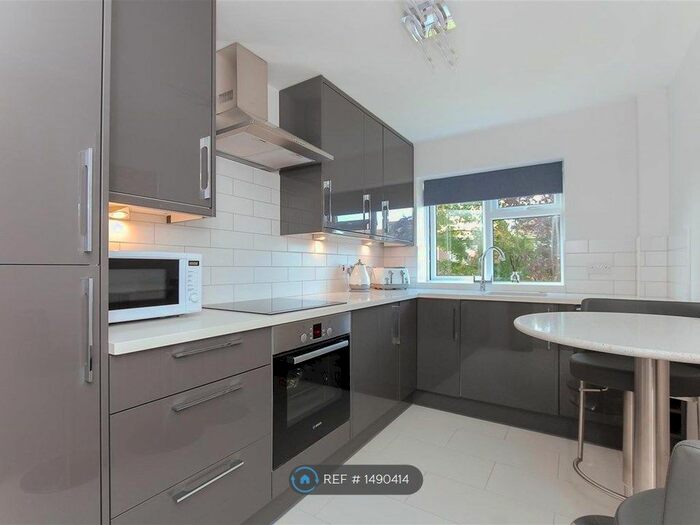 1 Bedroom Flat To Rent In Suffolk Close, Slough, SL1