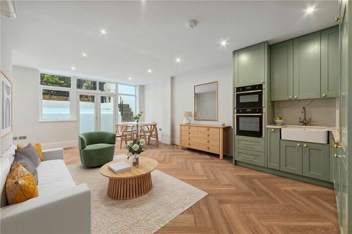 2 Bedroom Flat To Rent In Trebovir Road, Earls Court, London, SW5