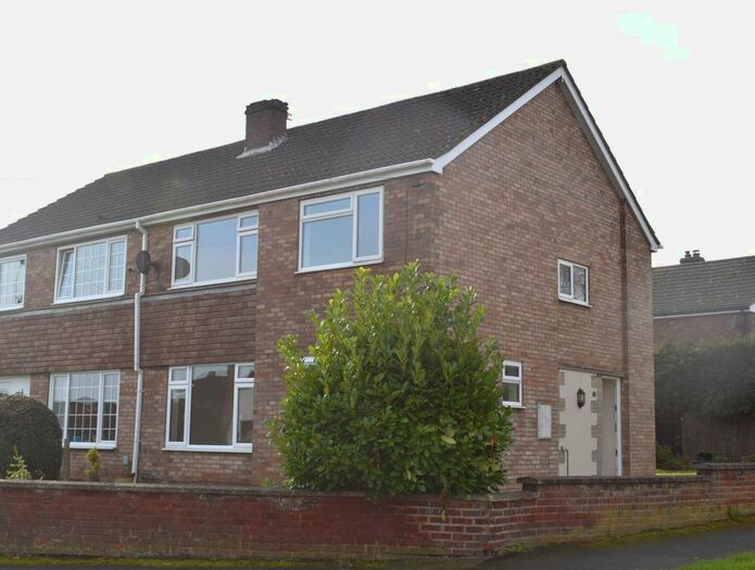 3 Bedroom Semi-Detached House To Rent In Coates Avenue, Winterton, DN15