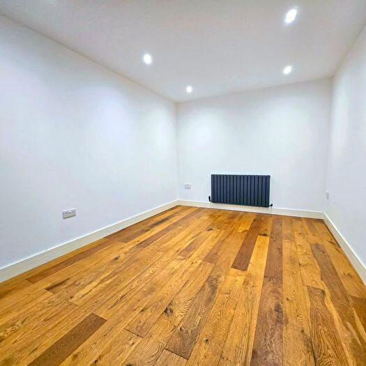 1 Bedroom Maisonette To Rent In Tenby Gardens, Northolt, UB5