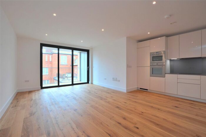 3 Bedroom Flat To Rent In Butler House, Dixon Butler Mews, Maida Vale, London, W9