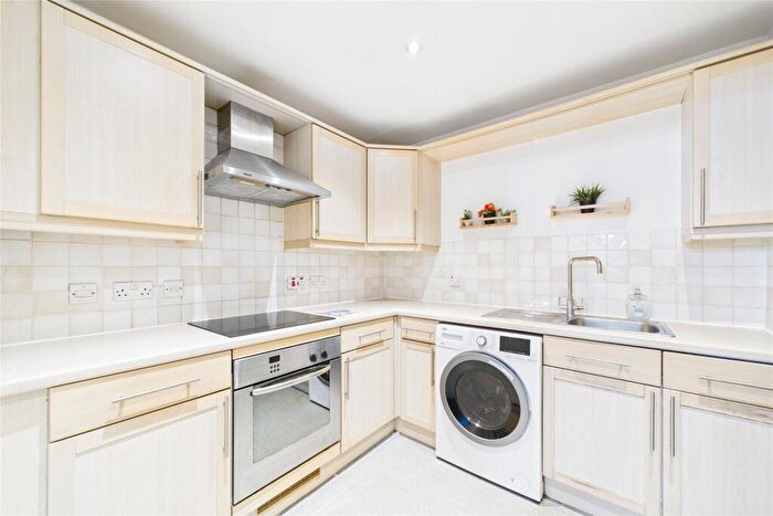 2 Bedroom Apartment To Rent In Quadrant Court, Jubilee Square, Reading, Berkshire, RG1