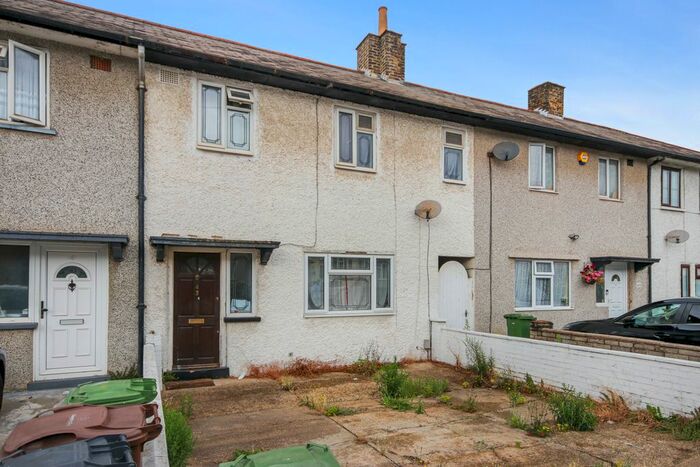 3 Bedroom Terraced House To Rent In Greenway, Dagenham, RM8