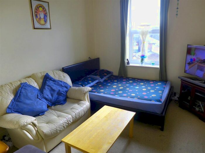 2 Bedroom Flat To Rent In Broad Street, Staple Hill, Bristol, BS16