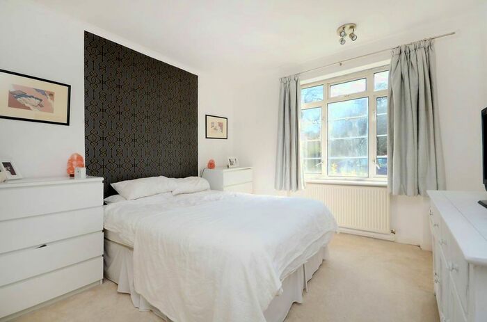 3 Bedroom Flat To Rent In Wimbledon Park Side, Wimbledon, London, SW19