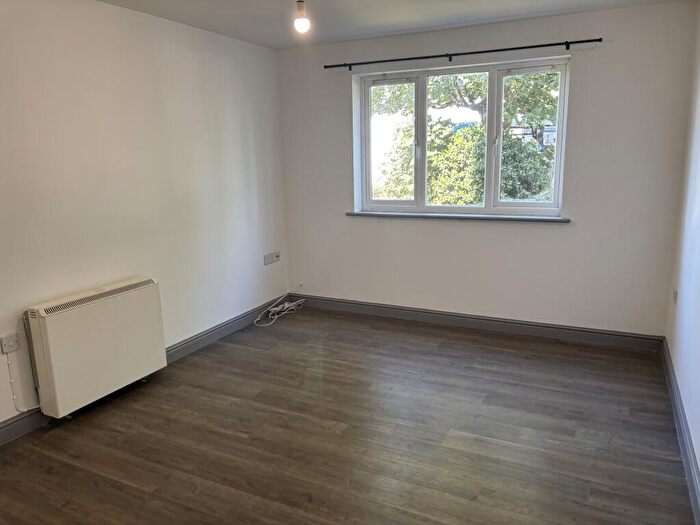2 Bedroom Apartment To Rent In Roselee Court, CH42