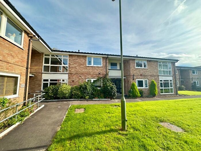 2 Bedroom Flat For Sale In New Street, Horsham, West Sussex, RH13