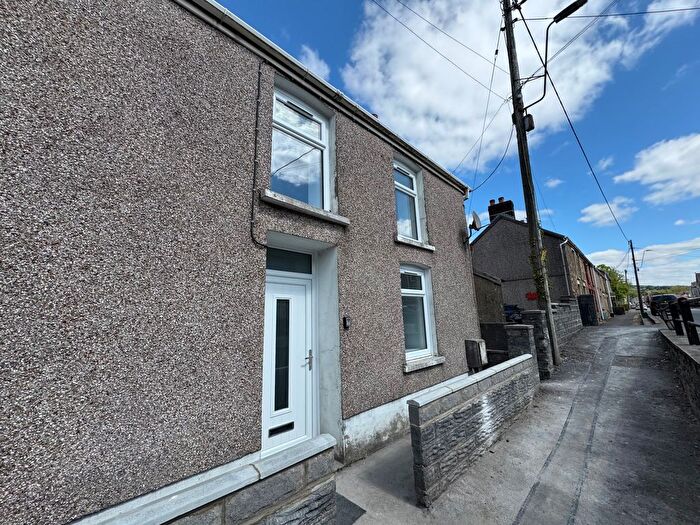 3 Bedroom End Of Terrace House To Rent In Cwmamman Road, Ammanford, SA18