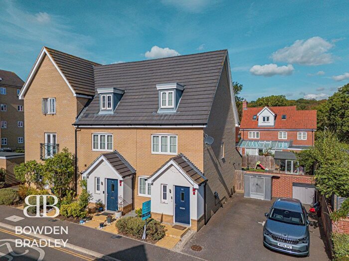 3 Bedroom End Terrace House To Rent In Five Oaks Lane, Chigwell, IG7