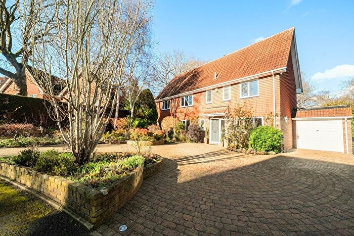 4 Bedroom Detached House For Sale In Woodchurch Drive, Bromley, BR1