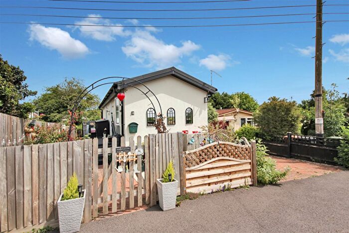 2 Bedroom Detached Bungalow For Sale In Wilby Park, Wilby, Wellingborough, NN8