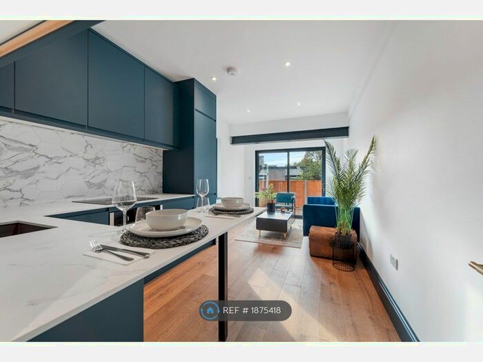 2 Bedroom Maisonette To Rent In Colney Hatch Lane, London, N10