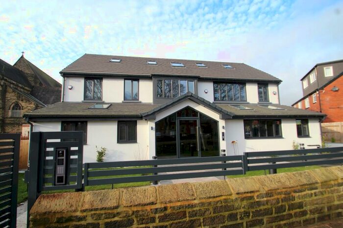 2 Bedroom Flat To Rent In St. Martins Apartments, - Chapeltown Road, Leeds, LS7