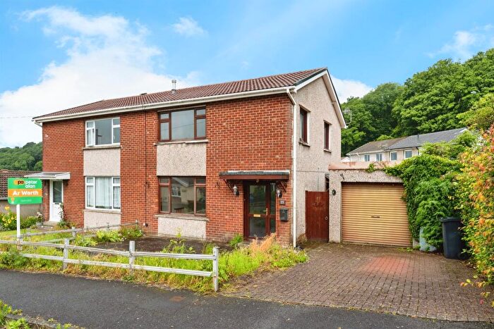 3 Bedroom Semi-Detached House For Sale In Bryncatwg, Neath, SA10
