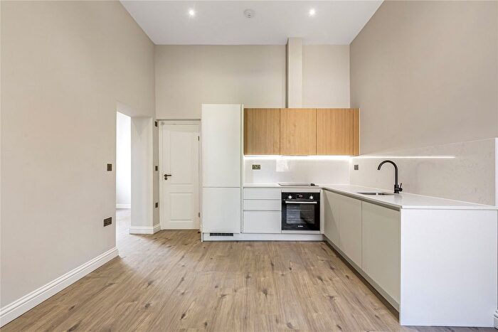 2 Bedroom Flat To Rent In Queens Road, Richmond, TW10