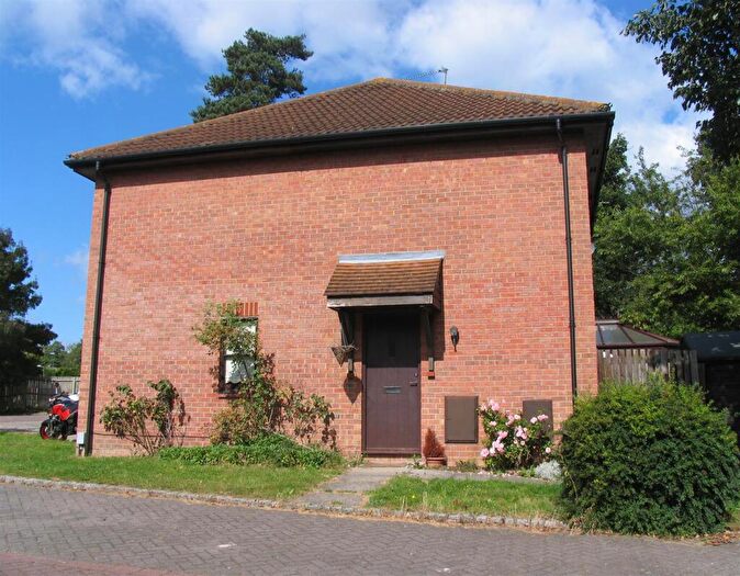 1 Bedroom Detached House To Rent In Heather Mead, Frimley, GU16