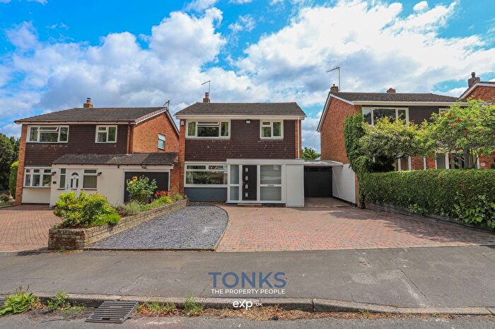 4 Bedroom Link Detached House For Sale In Wolverley Avenue, Stourbridge, DY8