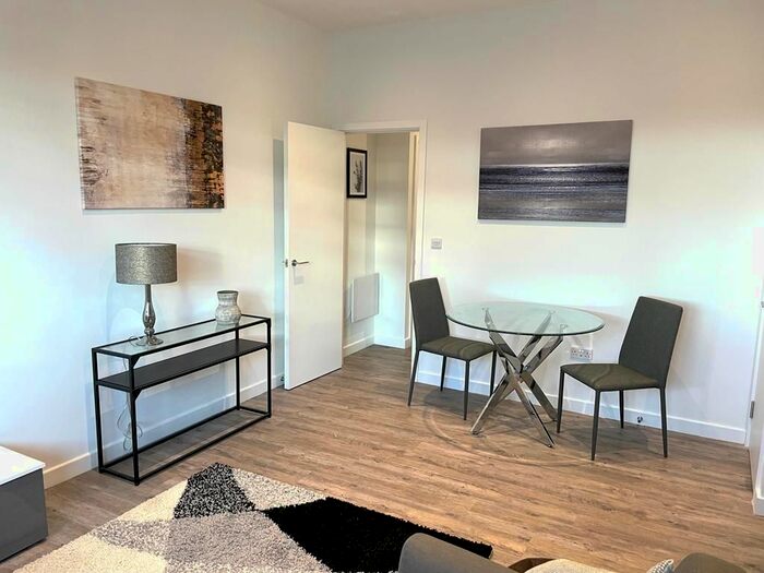 2 Bedroom Flat To Rent In London Road, Staines-Upon-Thames, TW18