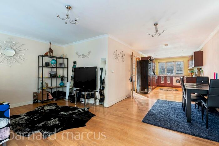 3 Bedroom Property To Rent In Love Lane, Mitcham, CR4