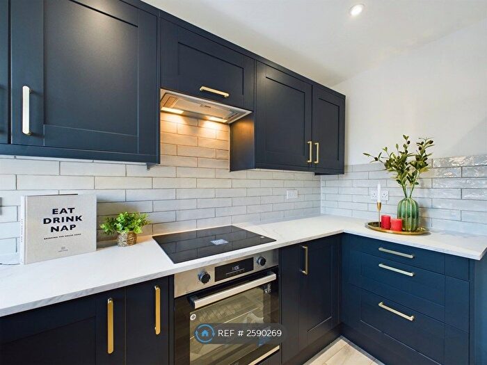 2 Bedroom End Of Terrace House To Rent In Woodhill, London, SE18