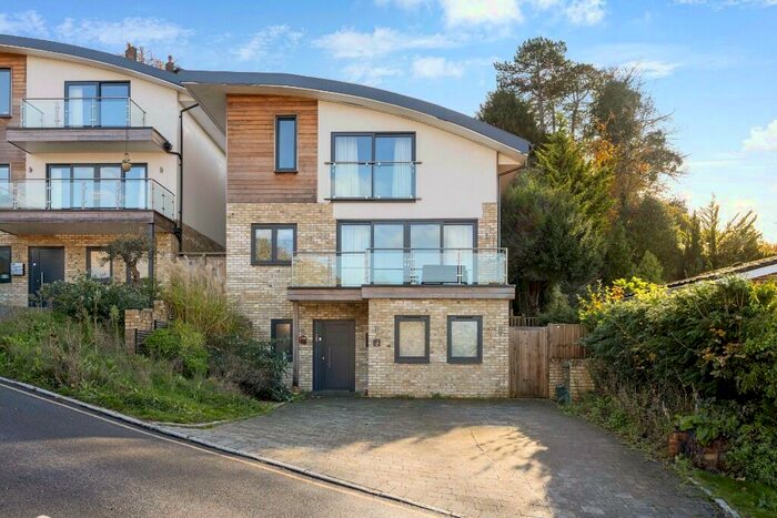 4 Bedroom Detached House To Rent In Abbot Road, Guildford, Surrey, GU1