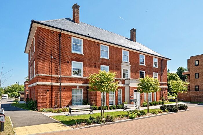 2 Bedroom Flat To Rent In Patricia Close, Aldershot, GU11