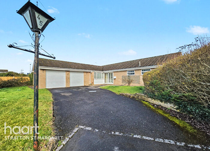 4 Bedroom Bungalow For Sale In Okebourne Park, Swindon, SN3