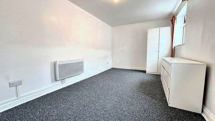 Studio To Rent In Flat, Church Road, Lawrence Hill, Bristol, BS5