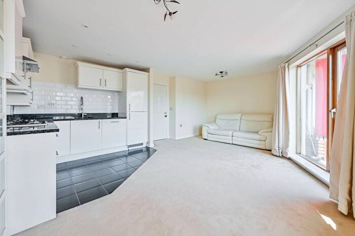2 Bedroom Flat To Rent In Pancras Way, Bow, London, E3
