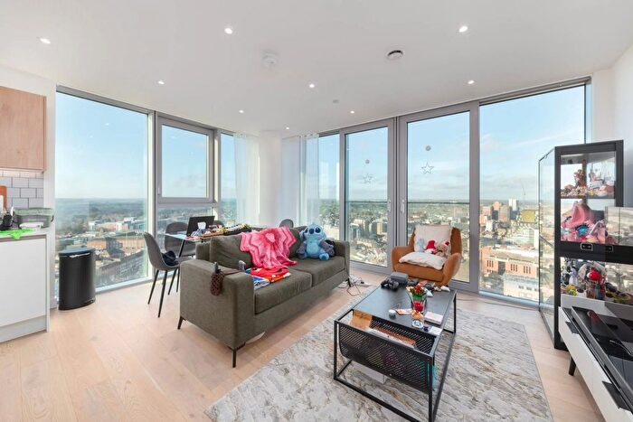 2 Bedroom Flat For Sale In Clarendon Road, Watford, WD17