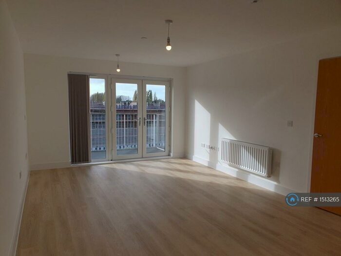 2 Bedroom Flat To Rent In Hobbs Way, Gloucester, GL2