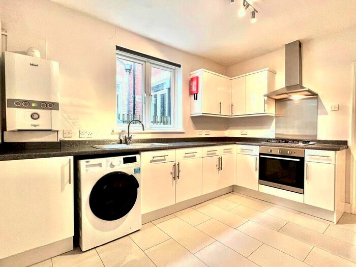 1 Bedroom Maisonette To Rent In Inglemere Road, Mitcham, CR4