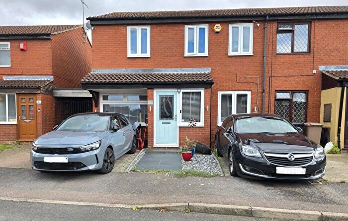 4 Bedroom End Of Terrace House For Sale In Linnet Close, Luton, Bedfordshire, LU4