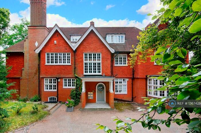 3 Bedroom Flat To Rent In Mavelstone Road, Bromley, BR1