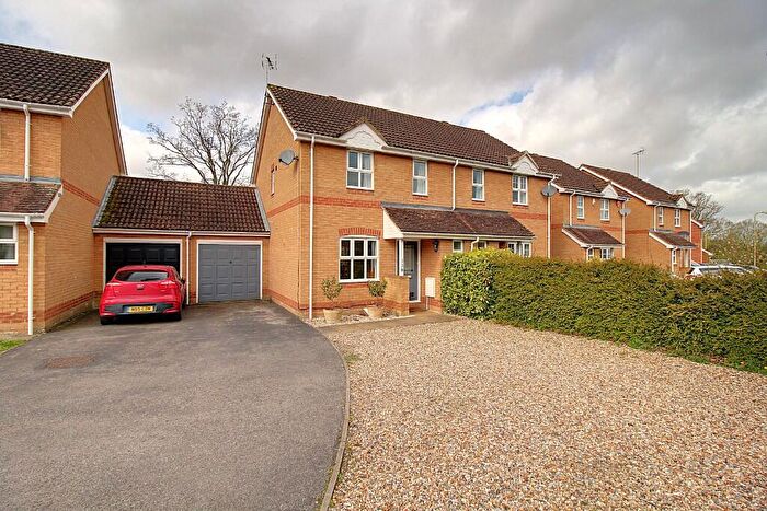 3 Bedroom Semi Detached House For Sale In Hop Garden Road, Hook, Hampshire, RG27