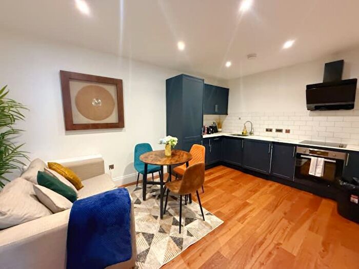 2 Bedroom Flat To Rent In Clarence Square, Brighton, BN1