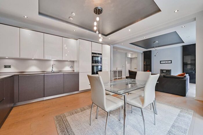 2 Bedroom Flat To Rent In Chiltern Street, Marylebone, London, W1U