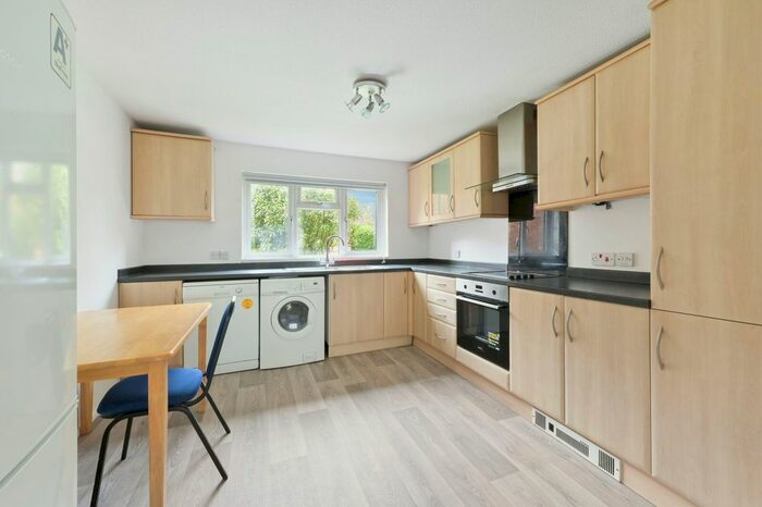 2 Bedroom Flat To Rent In Kipling Drive, Colliers Wood, SW19