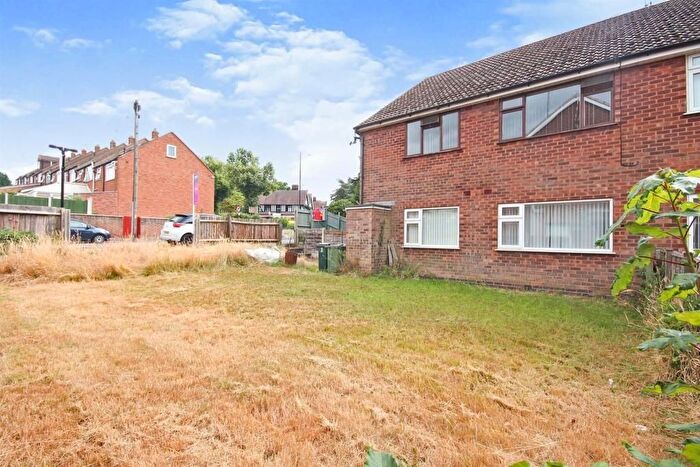 2 Bedroom Maisonette For Sale In Chace Avenue, Willenhall, Coventry, CV3