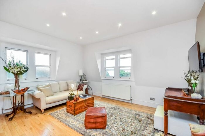 2 Bedroom Flat For Sale In Crescent Wood Road, Sydenham, London, SE26