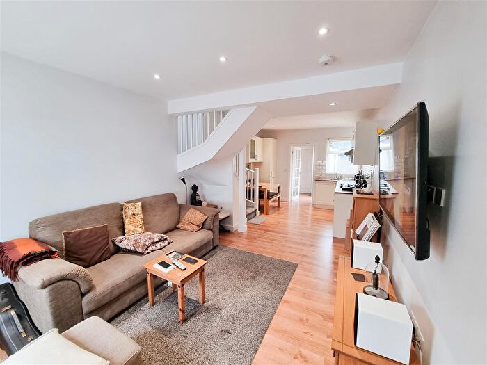 2 Bedroom End Of Terrace House To Rent In Cranmer Road, Croydon, CR0