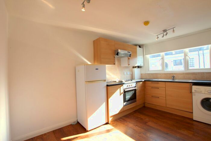 2 Bedroom Flat To Rent In Cazenove Road, Stoke Newington, N16