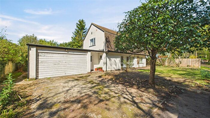 4 Bedroom Detached House For Sale In Foxgrove Drive, Horsell, Surrey, GU21