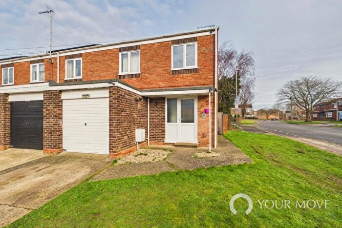 3 Bedroom End Of Terrace House For Sale In Periwinkle Close, Lowestoft, Suffolk, NR33