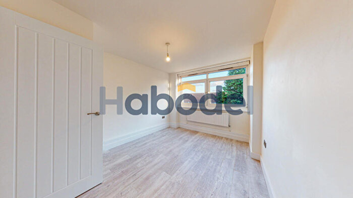 3 Bedroom Flat To Rent In Globetown, London, E2