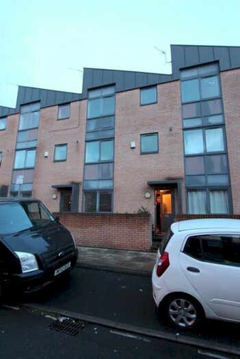 3 Bedroom House To Rent In Peregrine Street, Manchester, M15