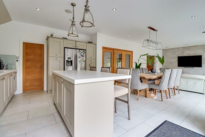 5 Bedroom Detached House For Sale In * Large Outbuilding With Shower Room * Dundonald Drive, Leigh-On-Sea, SS9