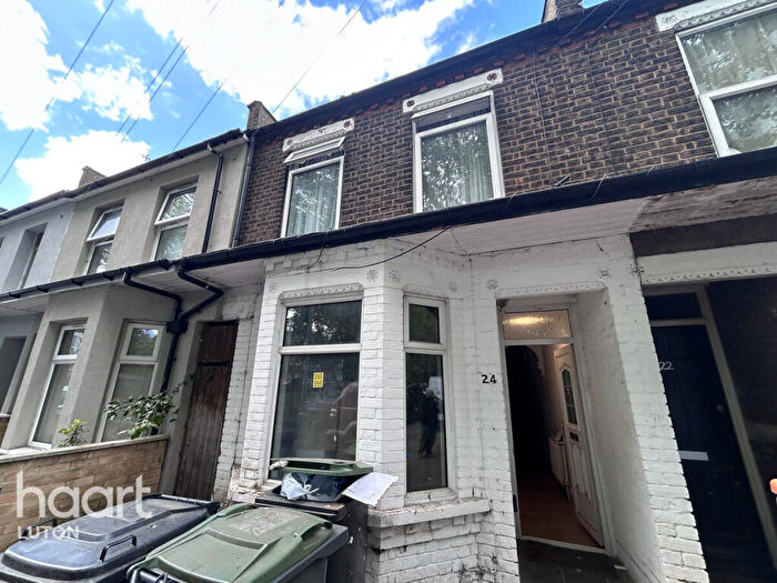 4 Bedroom Semi-Detached House To Rent In Dallow Road, Luton, LU1