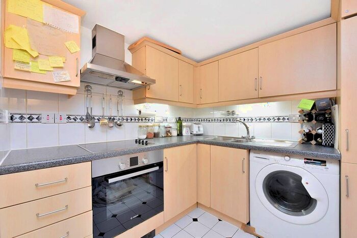1 Bedroom Flat To Rent In Prescot Street, Tower Hill, London, E1
