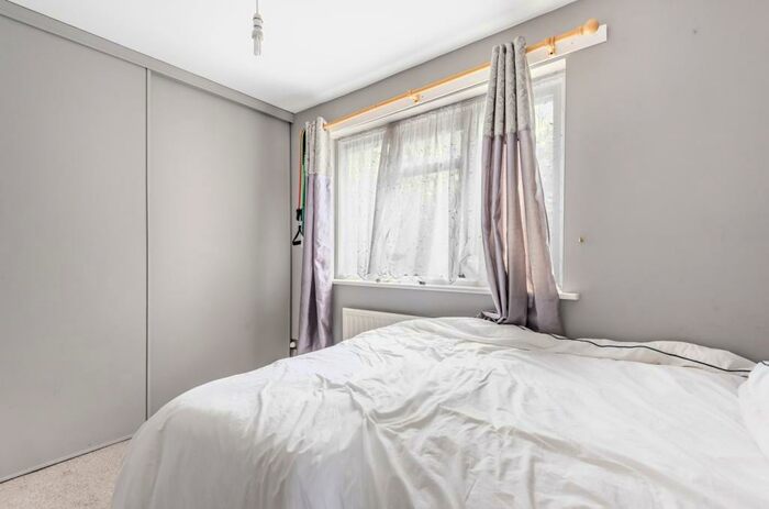 2 Bedroom End Of Terrace House To Rent In Goldfinch Road London, SE28